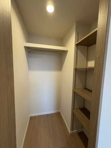 ウォークインクローゼット(内装)