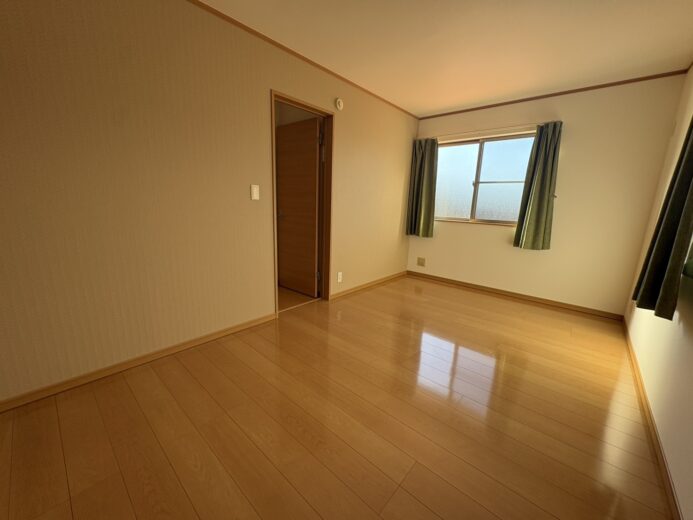 2階洋室（7.5帖）(内装)