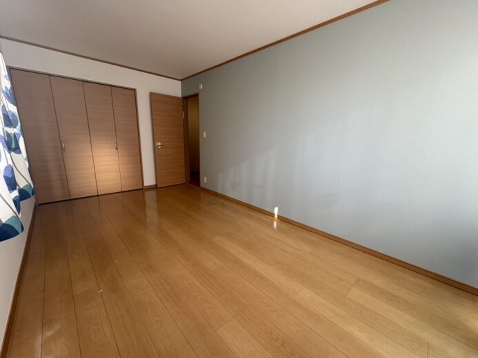 2階洋室（8.2帖）(内装)