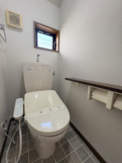 2階トイレ(内装) 2階トイレ(内装)